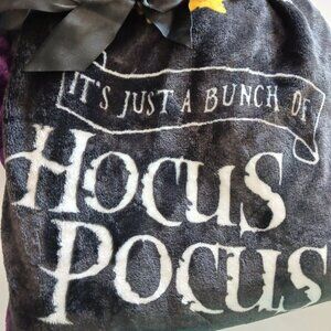 Disney Halloween Hocus Pocus Sanderson Sisters Plush Throw Blanket 50" x 70"
